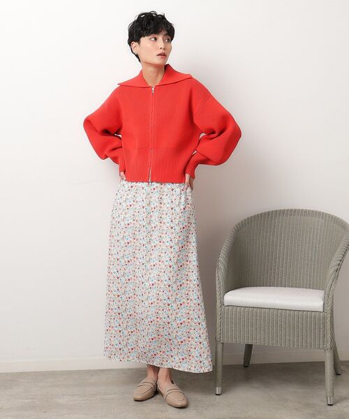 OPAQUE.CLIP(オペークドットクリップ)の「◆フラワープリントナロースカート【洗濯洗い可】(スカート・レディース・ブラック系/ホワイト系3・38/36)」の5枚目の写真