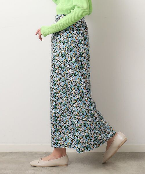 OPAQUE.CLIP(オペークドットクリップ)の「◆フラワープリントナロースカート【洗濯洗い可】(スカート・レディース・ブラック系/ホワイト系3・38/36)」の7枚目の写真