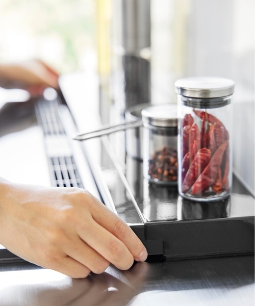 tower（タワー）の「tower(タワー)奥行伸縮排気口カバー 60cmコンロ用（キッチン収納・レディース・ブラック/ホワイト・ONE SIZE）」の4枚目の写真