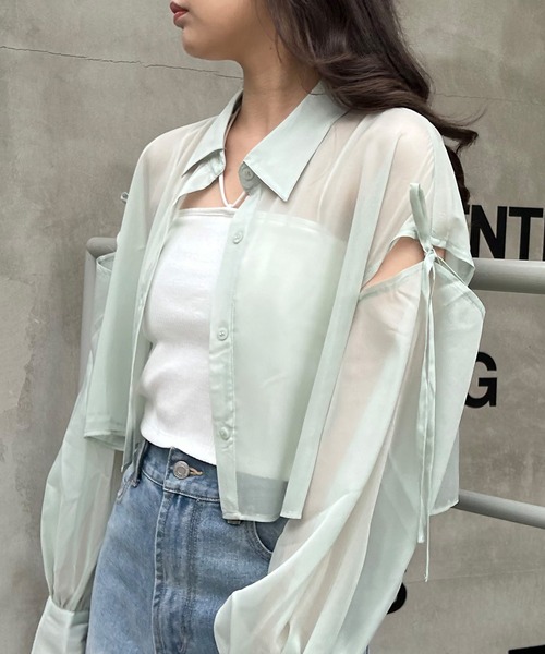 INGNI（イング）の「肩スリットリボンラメシアーショート／シャツ（シャツ/ブラウス・レディース・オフホワイト/ミント/ピンク/ブラック/サックスブルー・M）」の4枚目の写真