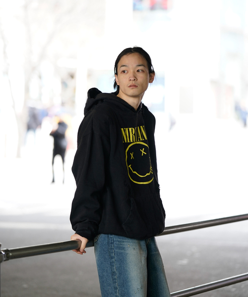 THRIFTY LOOK（スリフティールック）の「【THRIFTY LOOK/スリフティールック】 Worn-Out Band Hoodie（パーカー・メンズ・ブラック系その他/ブラック/ライトグリーン・XX-LARGE/X-LARGE）」の2枚目の写真