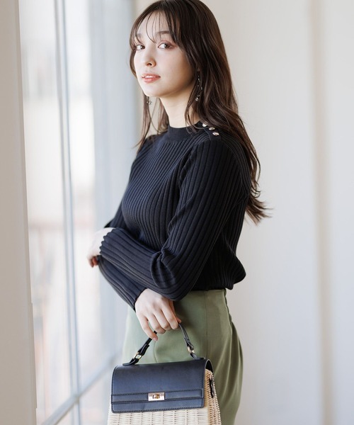Andemiu(アンデミュウ)の「カタボタンリブニット109354(ニット/セーター・レディース・ブラック/ホワイト/ブルー/ピンク/ホワイト×ブラック・FREE)」の3枚目の写真