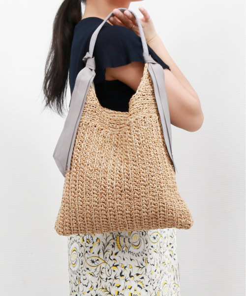 cache cache（カシュ カシュ）の「カシュカシュ cachecache / 下がりグログラン柄編みトートバッグ（かごバッグ・レディース・ブラック/ブルー/グレー/ピンク/グリーン/ベージュ/マスタード・FREE）」の3枚目の写真