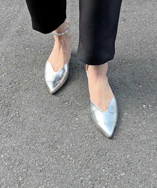 Dhyana.(ディアナドット)の「【Dhyana.】セパレートパンプス(パンプス・レディース・シルバー/ブラック・38/37/36)」の2枚目の写真