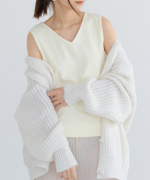 and it_（アンドイット）の「[日本製]凄く透けない大人カワイイVネックタンクトップ（タンクトップ・レディース・チャコール/ベージュ/カーキ系/ロイヤルブルー/ブルー系/パープル/ラベンダー/ライトグレー/キャメル/オフホワイト/クリーム/ブラック/チョコ/ブラウン系/カーキ/ブルーグリーン・FREE）」の9枚目の写真