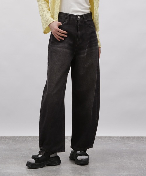 LAKOLE（ラコレ）の「カーブシルエットデニムパンツ / 112952（デニムパンツ・レディース・ブラック/ライトブルー/ブルー・SMALL/MEDIUM/LARGE）」の2枚目の写真