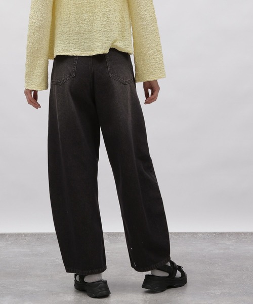 LAKOLE（ラコレ）の「カーブシルエットデニムパンツ / 112952（デニムパンツ・レディース・ブラック/ライトブルー/ブルー・SMALL/MEDIUM/LARGE）」の6枚目の写真