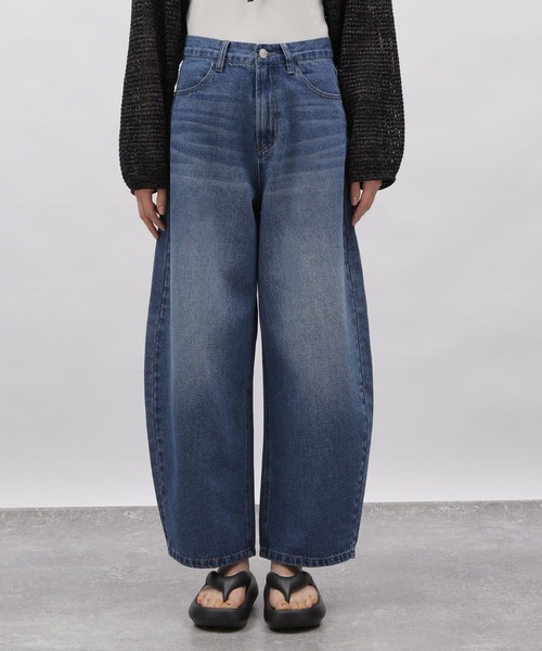 LAKOLE（ラコレ）の「カーブシルエットデニムパンツ / 112952（デニムパンツ・レディース・ブラック/ライトブルー/ブルー・SMALL/MEDIUM/LARGE）」の19枚目の写真