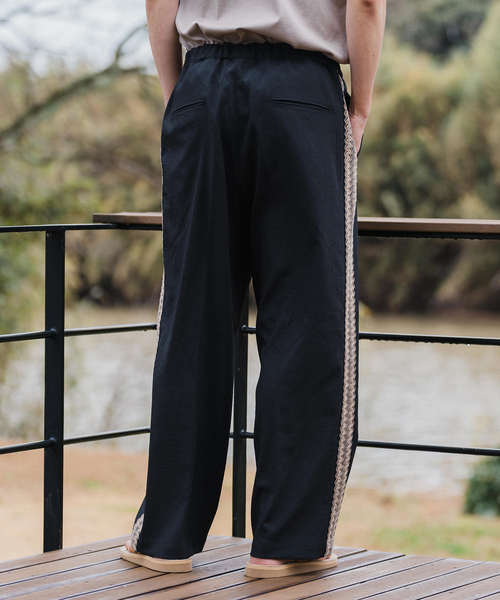 EDIFICE（エディフィス）の「シャンタン サイドライン ワイド イージーパンツ（その他パンツ・メンズ・ベージュ/ブラック・LARGE/MEDIUM）」の10枚目の写真