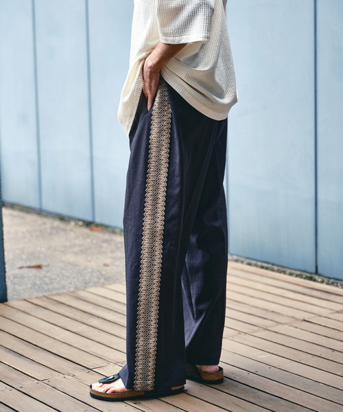 EDIFICE（エディフィス）の「シャンタン サイドライン ワイド イージーパンツ（その他パンツ・メンズ・ベージュ/ブラック・LARGE/MEDIUM）」の18枚目の写真