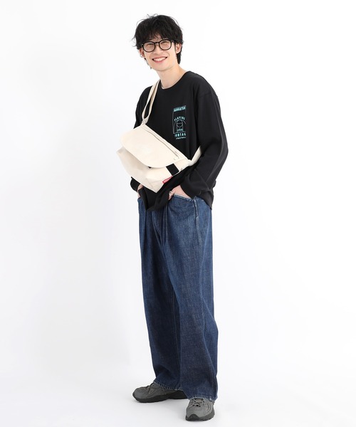 Manhattan Portage(マンハッタンポーテージ)の「Casual Messenger Bag JR FZP Canvas Lite 24(メッセンジャーバッグ・レディース・ブルー/ナチュラル・SMALL)」の14枚目の写真