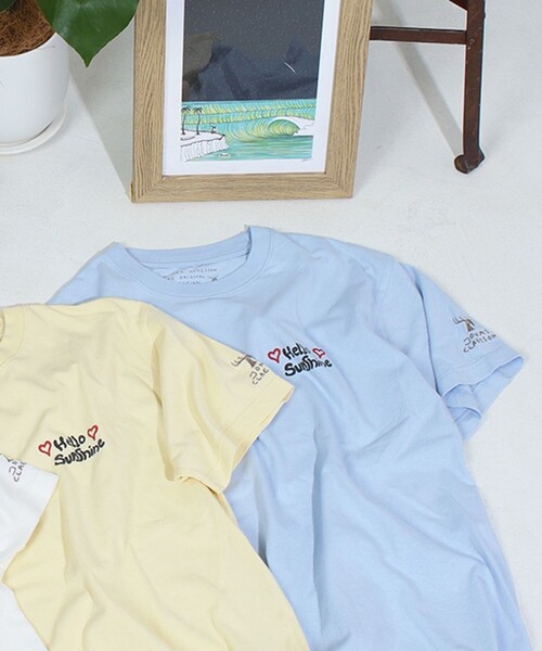 FREAK'S STORE(フリークスストア)の「JONAS CLAESSON/ジョナス クレアッソン HELLOSUNSHINE Tシャツ/ハローサンシャインTシャツ(Tシャツ/カットソー・レディース・イエロー/オフホワイト/サックスブルー・フリ-)」の1枚目の写真