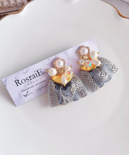 tone（トーン）の「【RosraiE】ブルーインド刺繍リボンタッセル ピアス(MA)（ピアス（両耳用）・レディース・ゴールド・FREE）」の2枚目の写真