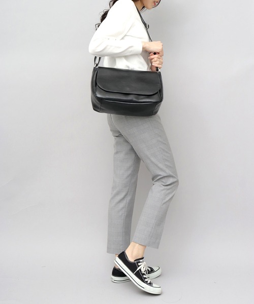 スプリットレザー(牛床革) フラップ ショルダーバッグ B5対応(ショルダーバッグ)|REGiSTA(レジスタ) スプリットレザー(牛床革) フラップ ショルダーバッグ B5対応(ショルダーバッグ)|REGiSTA(レジスタ)