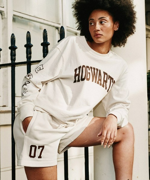 Reebok（リーボック）の「ハリーポッター クラシック T シャツ / Harry Potter CLASSIC TEE（Tシャツ/カットソー・メンズ・ブラック/アイボリー/グレー・LARGE/MEDIUM/SMALL/XX-LARGE/X-LARGE）」の2枚目の写真