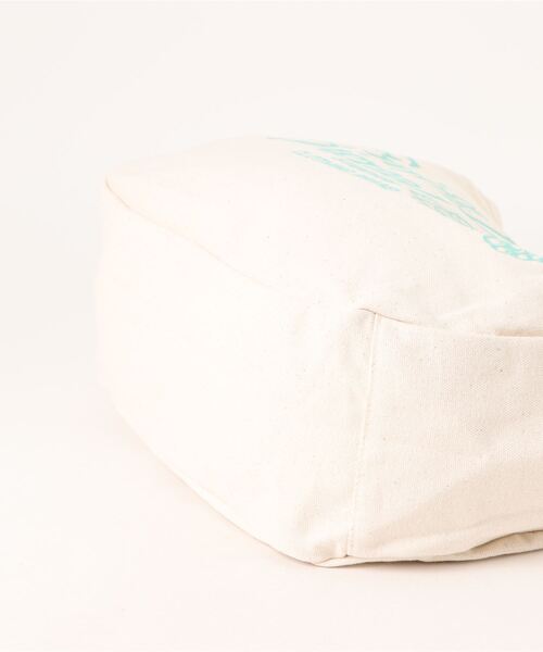 FRUIT OF THE LOOM（フルーツオブザルーム）の「NEWSPAPER BAG / ショルダーバッグ / A4 / カジュアル / ロゴ / プリント / 大容量 / キャンバス（ショルダーバッグ・メンズ・サックスブルー/レッド/イエロー/ベージュ/ブラック・FREE）」の8枚目の写真