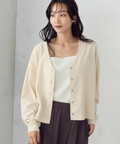 COMME CA ISM（コムサイズム）の「スナップボタン カーディガン（カーディガン/ボレロ・レディース・ダークブラウン/アイボリー・MEDIUM/LARGE）」の2枚目の写真