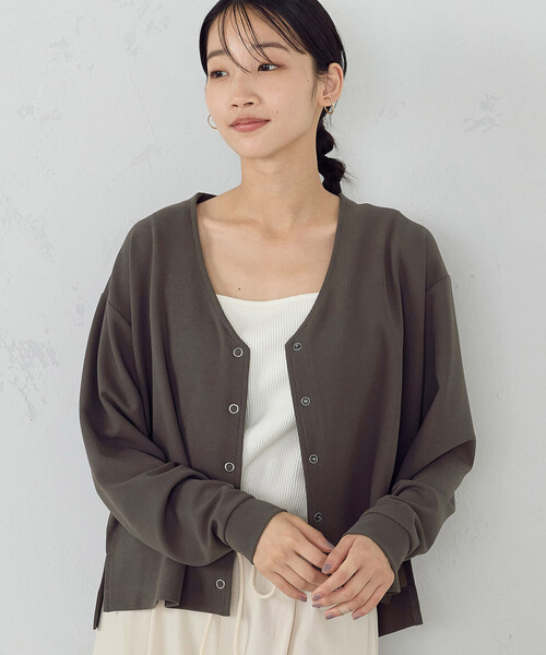 COMME CA ISM（コムサイズム）の「スナップボタン カーディガン（カーディガン/ボレロ・レディース・ダークブラウン/アイボリー・MEDIUM/LARGE）」の4枚目の写真