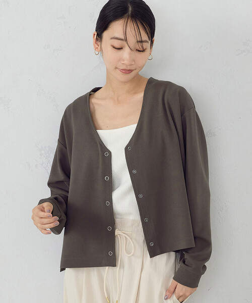COMME CA ISM（コムサイズム）の「スナップボタン カーディガン（カーディガン/ボレロ・レディース・ダークブラウン/アイボリー・MEDIUM/LARGE）」の3枚目の写真