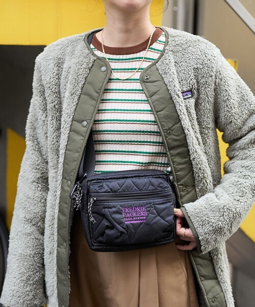 FREAK'S STORE（フリークスストア）の「FREDRIK PACKERS × FREAK'S STORE/フレドリックパッカーズ 別注 ACCORD SHOULDER QUILT/別注 アコード ショルダー キルト/ショルダーポーチ（ショルダーバッグ・レディース・ベージュ/ブラック・ONE SIZE）」の4枚目の写真