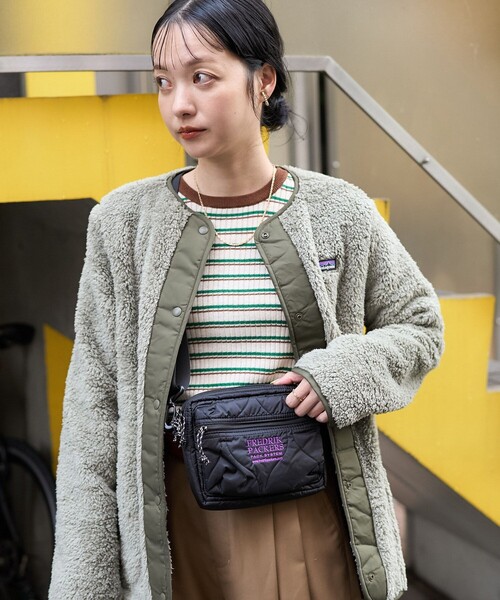 FREAK'S STORE（フリークスストア）の「FREDRIK PACKERS × FREAK'S STORE/フレドリックパッカーズ 別注 ACCORD SHOULDER QUILT/別注 アコード ショルダー キルト/ショルダーポーチ（ショルダーバッグ・レディース・ベージュ/ブラック・ONE SIZE）」の5枚目の写真