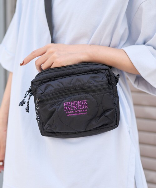 FREAK'S STORE（フリークスストア）の「FREDRIK PACKERS × FREAK'S STORE/フレドリックパッカーズ 別注 ACCORD SHOULDER QUILT/別注 アコード ショルダー キルト/ショルダーポーチ（ショルダーバッグ・レディース・ベージュ/ブラック・ONE SIZE）」の6枚目の写真