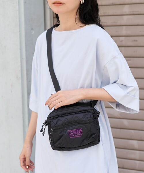 FREAK'S STORE（フリークスストア）の「FREDRIK PACKERS × FREAK'S STORE/フレドリックパッカーズ 別注 ACCORD SHOULDER QUILT/別注 アコード ショルダー キルト/ショルダーポーチ（ショルダーバッグ・レディース・ベージュ/ブラック・ONE SIZE）」の7枚目の写真