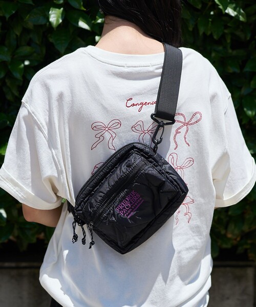 FREAK'S STORE（フリークスストア）の「FREDRIK PACKERS × FREAK'S STORE/フレドリックパッカーズ 別注 ACCORD SHOULDER QUILT/別注 アコード ショルダー キルト/ショルダーポーチ（ショルダーバッグ・レディース・ベージュ/ブラック・ONE SIZE）」の8枚目の写真