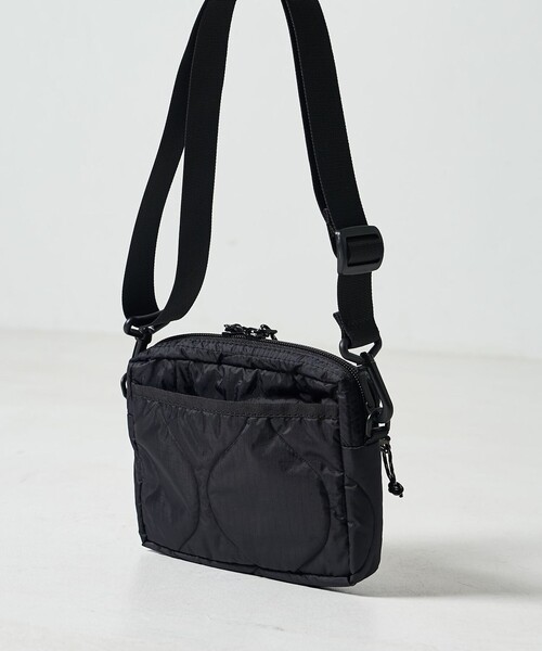 FREAK'S STORE（フリークスストア）の「FREDRIK PACKERS × FREAK'S STORE/フレドリックパッカーズ 別注 ACCORD SHOULDER QUILT/別注 アコード ショルダー キルト/ショルダーポーチ（ショルダーバッグ・レディース・ベージュ/ブラック・ONE SIZE）」の17枚目の写真