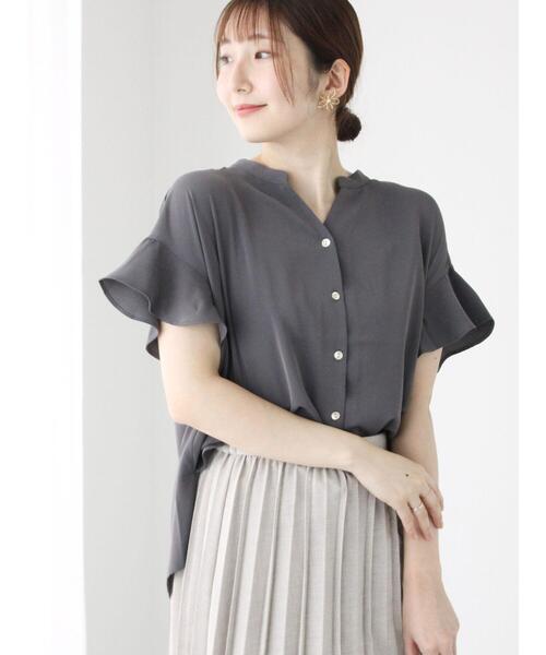 Te chichi TERRASSE（テチチテラス）の「【イージーケア】メタルボタンフレア袖ブラウス（シャツ/ブラウス・レディース・ブルー/チャコールグレー/オフホワイト・F）」の2枚目の写真