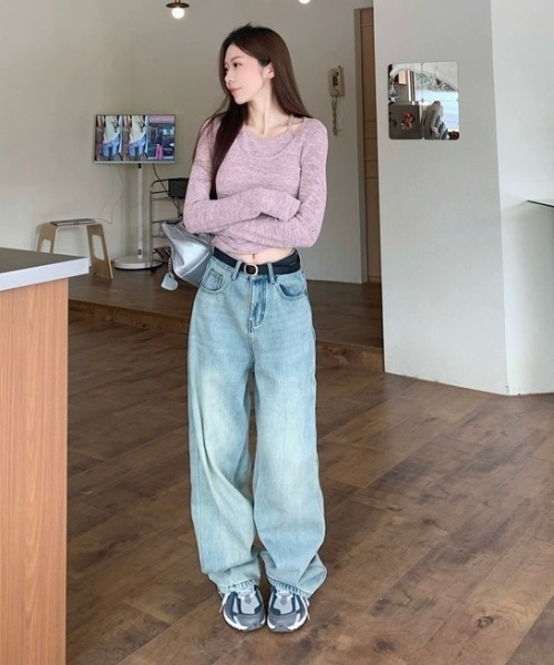 Achic(アシック)の「ベルスリーブ フィット感ニットトップス(Tシャツ/カットソー・レディース・パープル/ベージュ・M)」の5枚目の写真