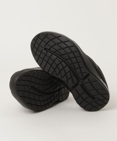 OOFOS(ウーフォス)の「【OOFOS】Men's OOcOOzie Thermo Mule / メンズウークージーサーモミュール(サンダル・メンズ・ブラック×ブラック/グリーン系その他/ネイビー・7/8/9)」の5枚目の写真