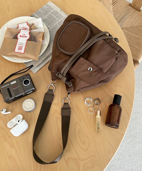 DISCOAT(ディスコート)の「【自由自在な持ち方に◎】ユーティリティバッグ(バックパック/リュック・レディース・ベージュ/ブラウン/ブラック/カーキ/キャメル・FREE)」の3枚目の写真