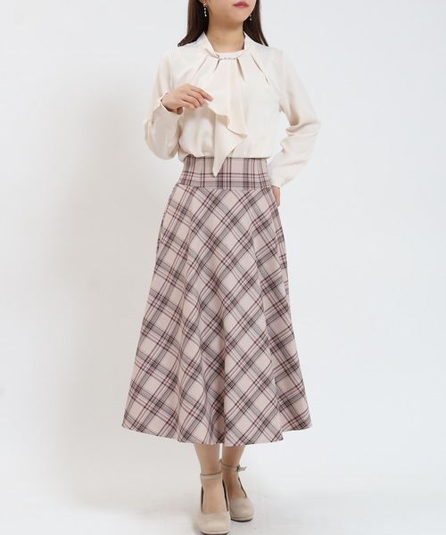 ASTORIA ODIER(アストリアオディール)の「とろみ素材 パール金具付ボウタイブラウス(シャツ/ブラウス・レディース・ピンクベージュ/ベージュ/ライトグレー/ホワイト・SMALL/MEDIUM/LARGE)」の20枚目の写真