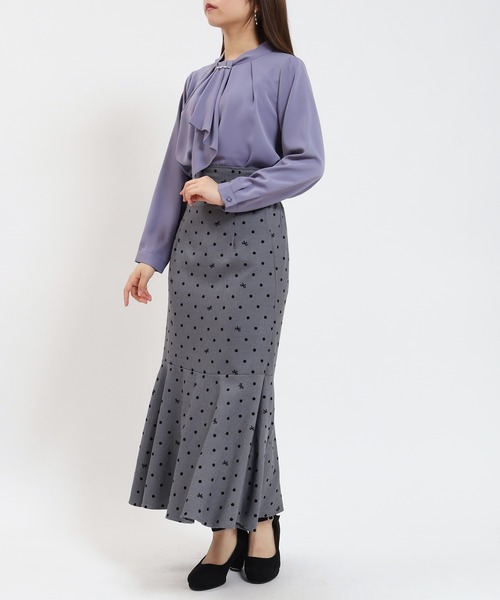 ASTORIA ODIER(アストリアオディール)の「とろみ素材 パール金具付ボウタイブラウス(シャツ/ブラウス・レディース・ピンクベージュ/ベージュ/ライトグレー/ホワイト・SMALL/MEDIUM/LARGE)」の10枚目の写真