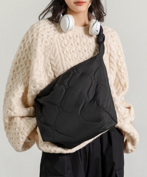DAY CLOSET(デイ クローゼット)の「【大容量 A4収納可】ノットデザインでこなれ魅せ。肩掛け キルティング ショルダー トートバッグ レディース(ショルダーバッグ・レディース・ブラック/ホワイト・ONE SIZE)」の8枚目の写真