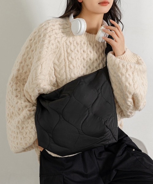 DAY CLOSET(デイ クローゼット)の「【大容量 A4収納可】ノットデザインでこなれ魅せ。肩掛け キルティング ショルダー トートバッグ レディース(ショルダーバッグ・レディース・ブラック/ホワイト・ONE SIZE)」の9枚目の写真
