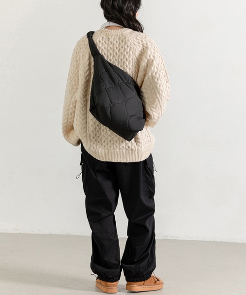 DAY CLOSET(デイ クローゼット)の「【大容量 A4収納可】ノットデザインでこなれ魅せ。肩掛け キルティング ショルダー トートバッグ レディース(ショルダーバッグ・レディース・ブラック/ホワイト・ONE SIZE)」の11枚目の写真