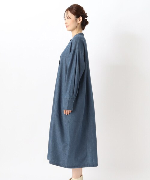 one'sterrace(ワンズテラス)の「デニム スタンドカラー前開きコクーンワンピース(ワンピース・レディース・ネイビー系5/ブルー系その他7・02)」の4枚目の写真