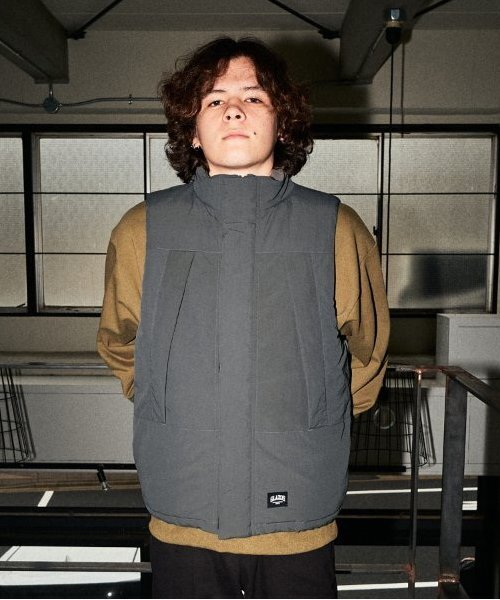 GLAZOS(グラソス)の「【大人向けサイズあり】【撥水】【保温】機能中綿サーモライト・ベスト(ベスト・キッズ・ブラック/チャコールグレー/ベージュ・S/M/L/LL)」の3枚目の写真