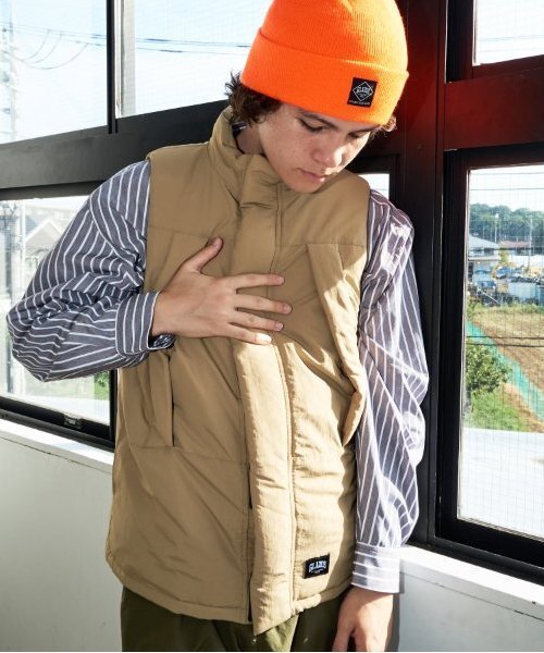 GLAZOS(グラソス)の「【大人向けサイズあり】【撥水】【保温】機能中綿サーモライト・ベスト(ベスト・キッズ・ブラック/チャコールグレー/ベージュ・S/M/L/LL)」の5枚目の写真