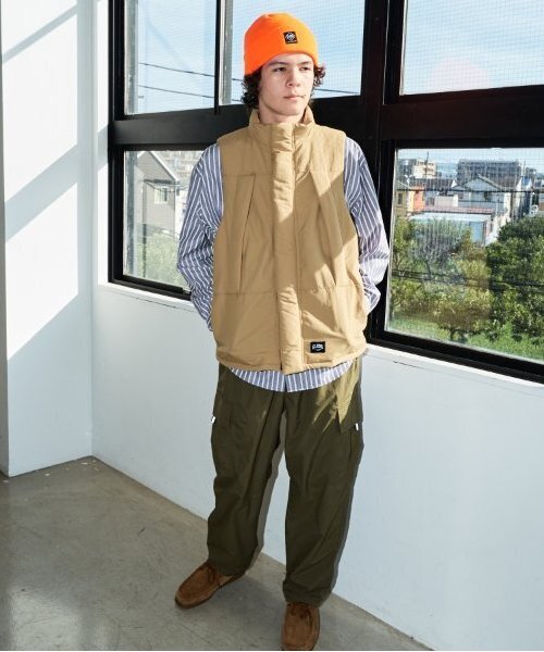 GLAZOS(グラソス)の「【大人向けサイズあり】【撥水】【保温】機能中綿サーモライト・ベスト(ベスト・キッズ・ブラック/チャコールグレー/ベージュ・S/M/L/LL)」の6枚目の写真