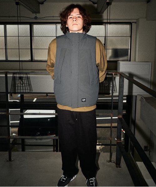 GLAZOS(グラソス)の「【大人向けサイズあり】【撥水】【保温】機能中綿サーモライト・ベスト(ベスト・キッズ・ブラック/チャコールグレー/ベージュ・S/M/L/LL)」の8枚目の写真