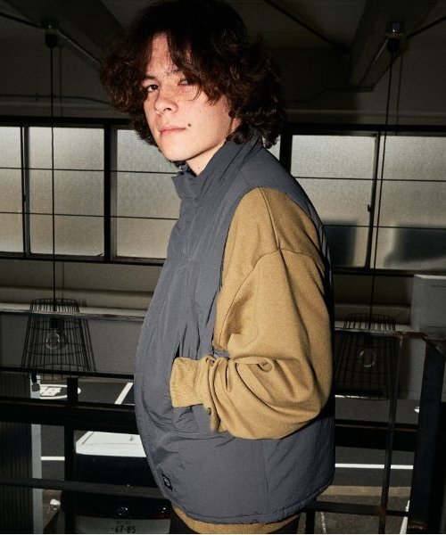 GLAZOS(グラソス)の「【大人向けサイズあり】【撥水】【保温】機能中綿サーモライト・ベスト(ベスト・キッズ・ブラック/チャコールグレー/ベージュ・S/M/L/LL)」の9枚目の写真