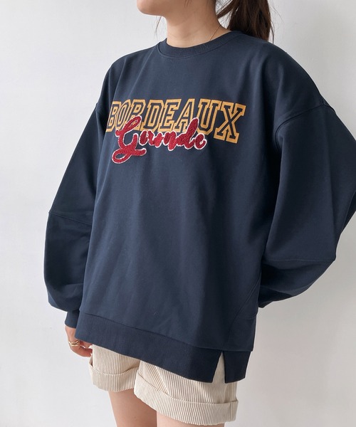 AS KNOW AS plus（アズノゥアズプラス）の「◇サガラ刺繍デザイン カレッジロゴスウェットプルオーバー（スウェット・レディース・アイボリー/ボルドー/ネイビー・FREE）」の11枚目の写真