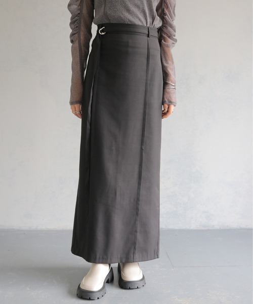 cheriella（シェリエラ）の「【cheriella】ベルト付ロングスカート BELTED LONG SKIRT（スカート・レディース・ブラック/チャコール・S/M）」の2枚目の写真