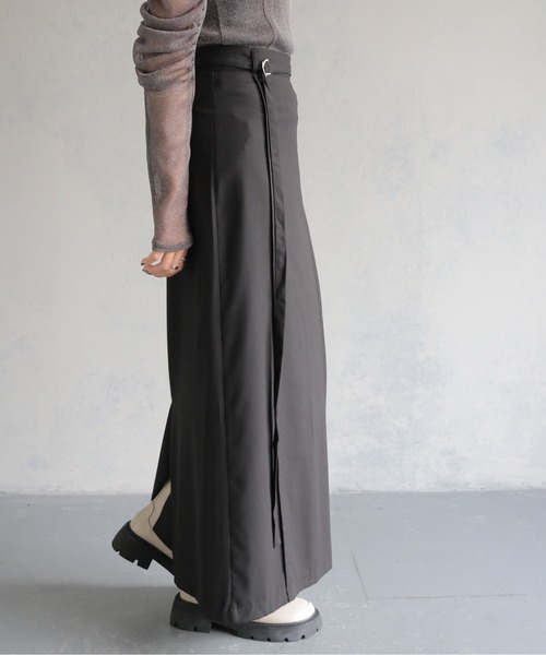 cheriella（シェリエラ）の「【cheriella】ベルト付ロングスカート BELTED LONG SKIRT（スカート・レディース・ブラック/チャコール・S/M）」の5枚目の写真