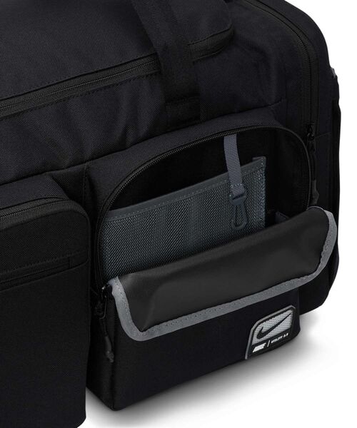 NIKE（ナイキ）の「ナイキ ユーティリティ パワー 2.0 ダッフルバッグ (ミディアム 51L) / Nike Utility Power 2.0 Duffel Bag (Medium 51L) FN4208-010 Black（ドラムバッグ・メンズ・ブラック・ONE SIZE）」の9枚目の写真