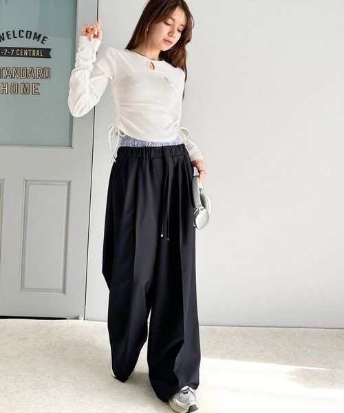 classicalelf（クラシカルエルフ）の「トレンドをひとさじ。ウエストが主役のワイドパンツ。ダブルウエストイージーパンツ（ウエストストライプ柄）（スラックス・レディース・ベージュ/ネイビー/アイボリー/チャコール・SMALL/MEDIUM/LARGE/X-LARGE）」の8枚目の写真