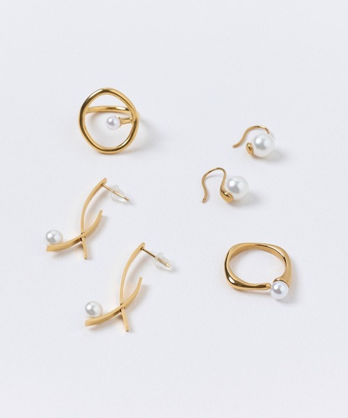 Phoebe（フィービィー）の「【金属アレルギー対応】デイリーパールフックピアス/サージカルステンレス 結婚式 セレモニー 同窓会 お呼ばれ フォーマル オケージョン（ピアス（両耳用）・レディース・ホワイト・FREE）」の5枚目の写真